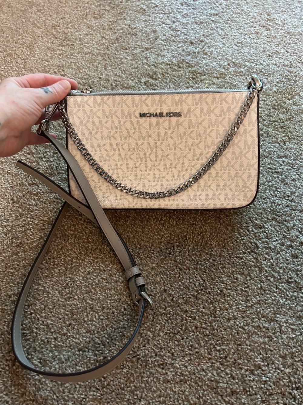Michael Kors LIKE NEW White/Gray Monogram Jet Set Crossbody Pouchette With Chain